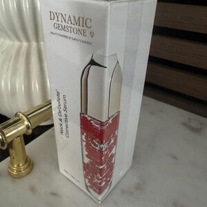 Dynamic Gemstone Neck & Décolleté Serum